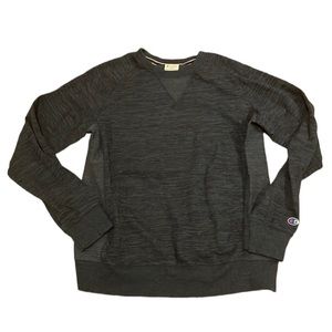 Champion men’s medium weight crew neck sweatshirt. Size M. EUC.